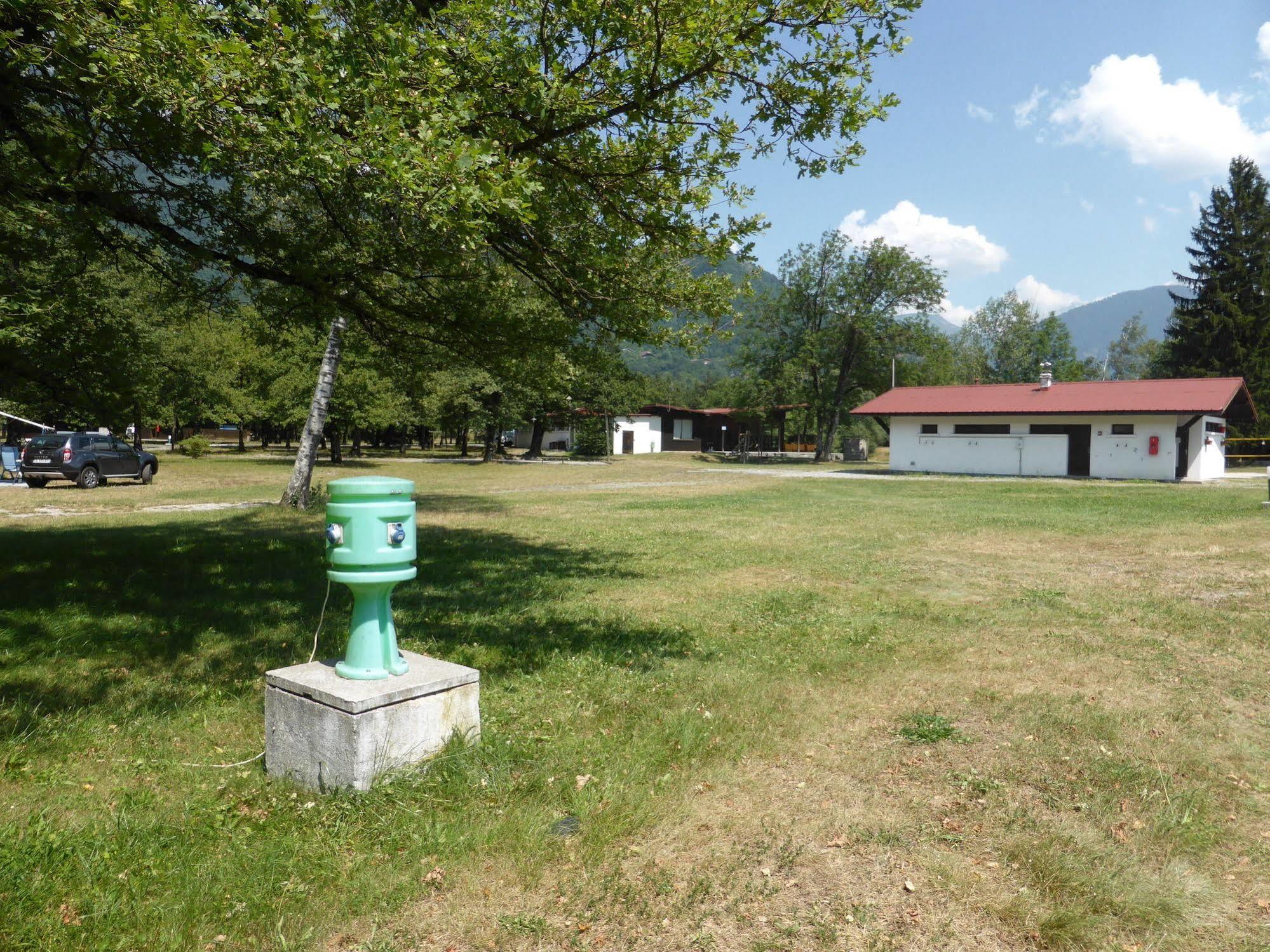 Camping L'Ecureuil - Mont-Blanc Village Domancy Exterior foto