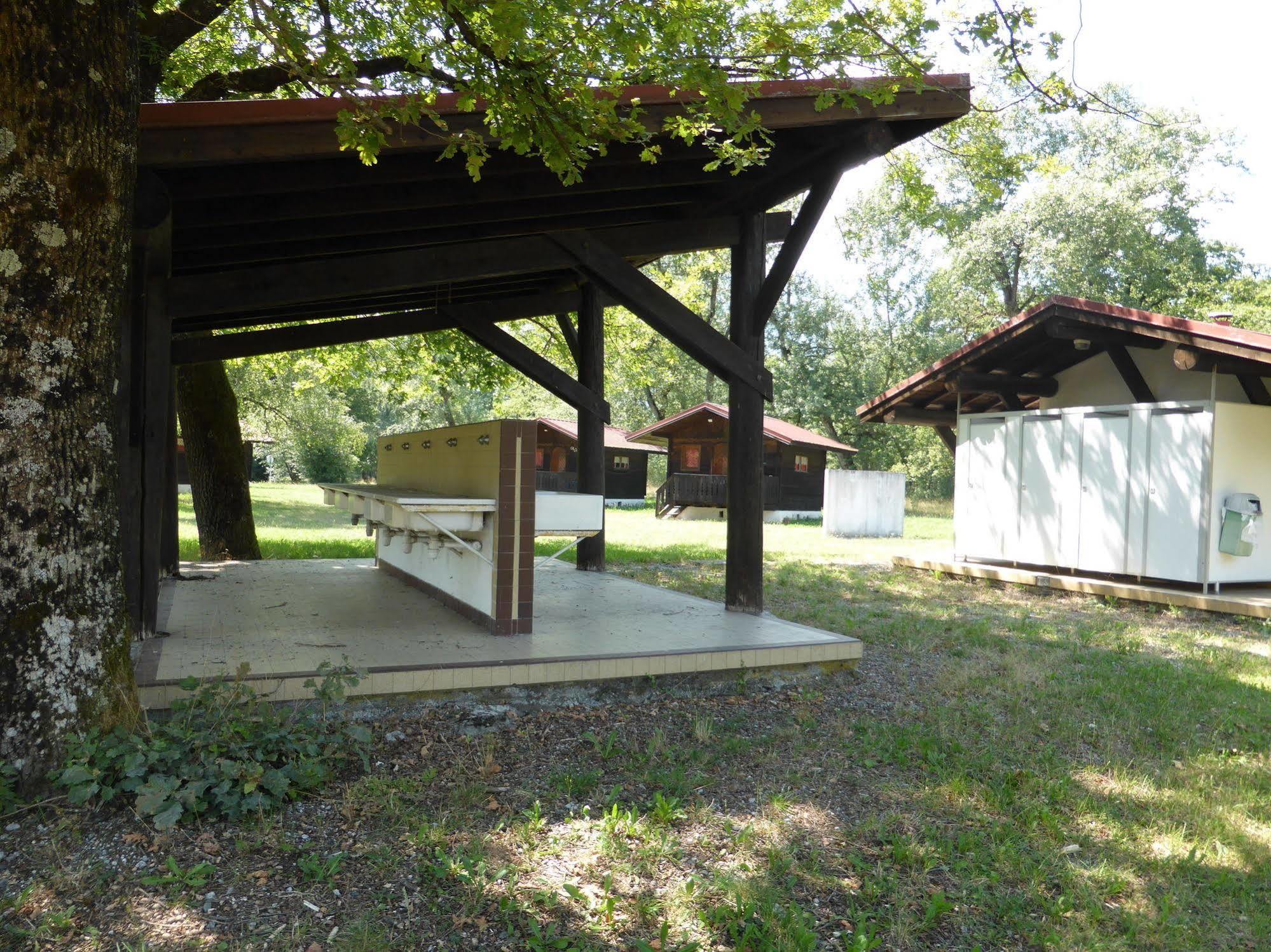 Camping L'Ecureuil - Mont-Blanc Village Domancy Exterior foto