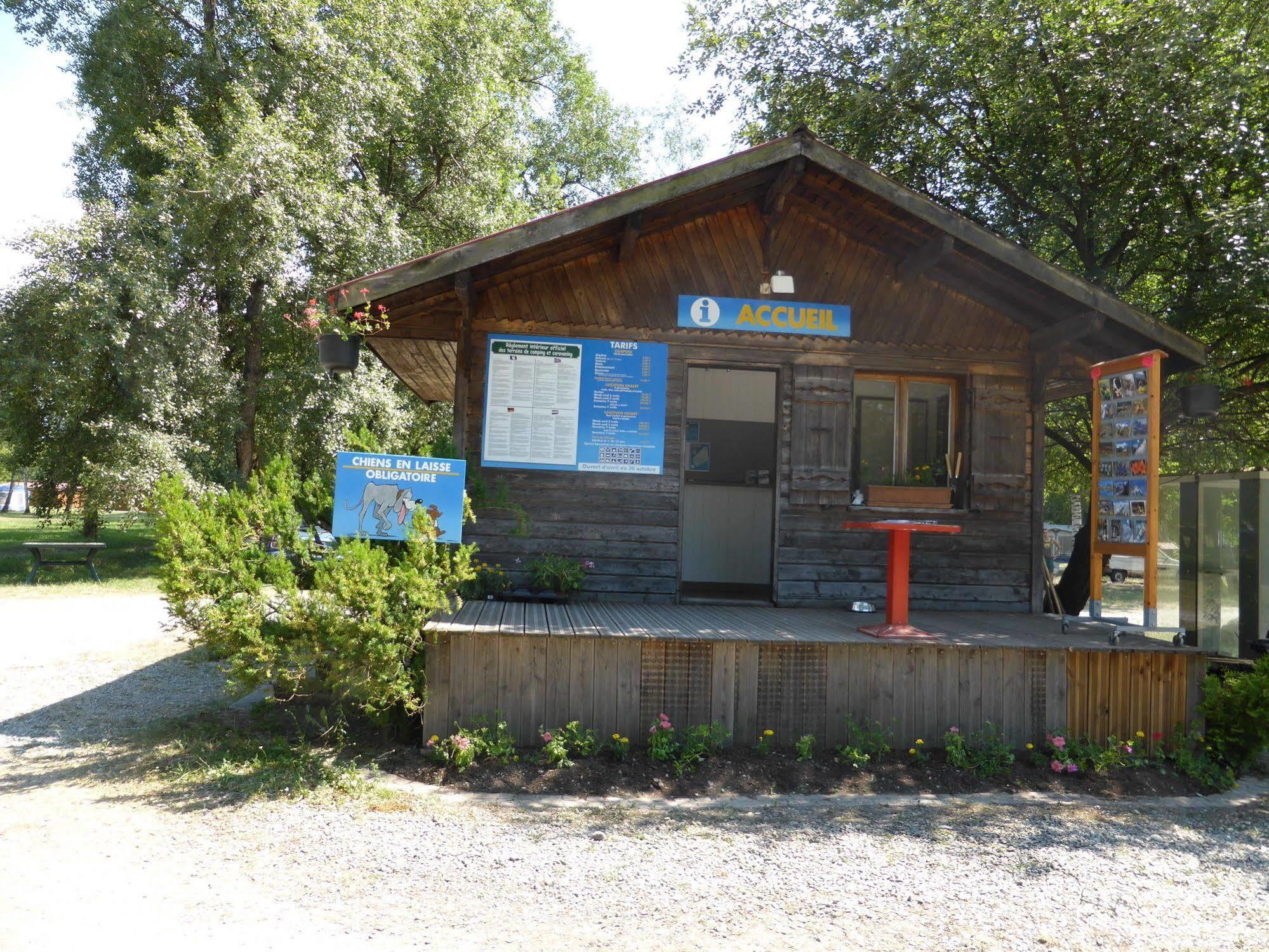 Camping L'Ecureuil - Mont-Blanc Village Domancy Exterior foto