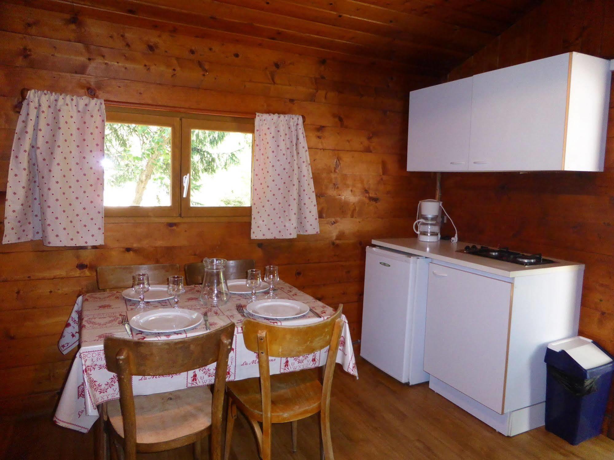 Camping L'Ecureuil - Mont-Blanc Village Domancy Exterior foto
